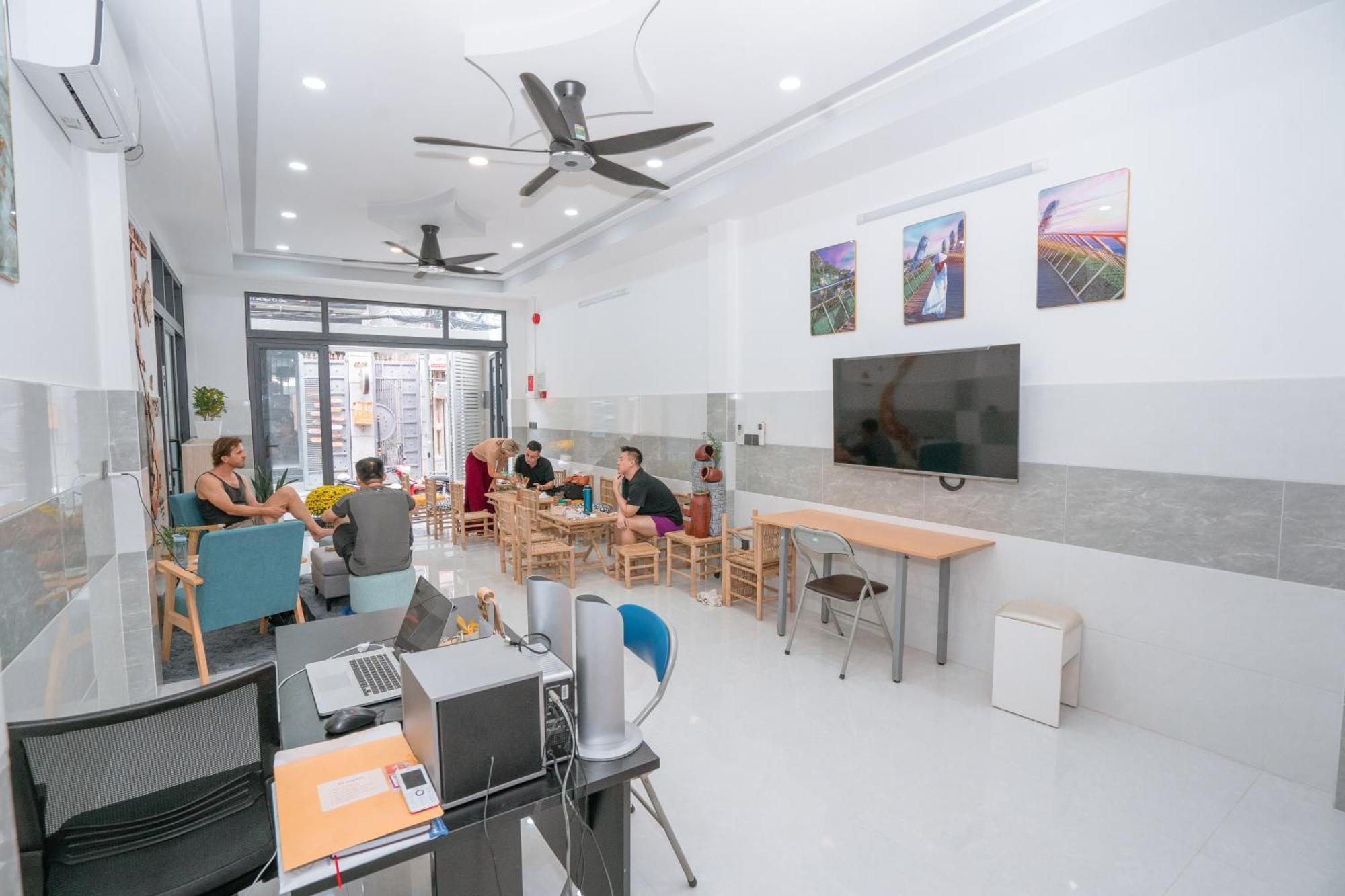 Aloha Saigon Premium Hostel By Local Travel Experts - Newly Opened, Less-Touristy Location, Spacious Rooms, Glass Shower Bathroom, Free Breakfast & Walking Tour โฮจิมินห์ซิตี้ ภายนอก รูปภาพ